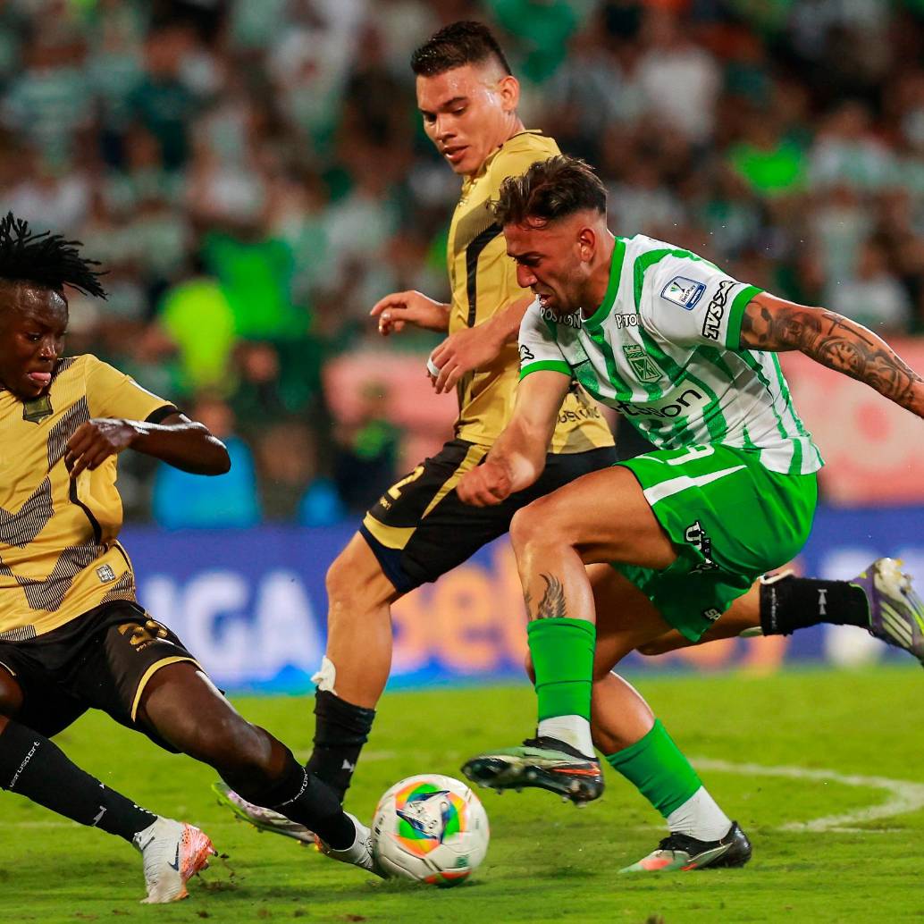 Acción de uno de los últimos partidos entre Nacional y Águilas Doradas. FOTO MANUEL SALDARRIAGA