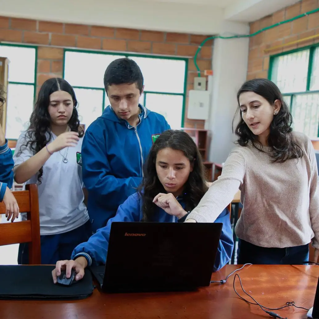 Estudiantes paisas buscan asteroides para la NASA. FOTO: CORTESÍA GOBERNACIÓN DE ANTIOQUIA