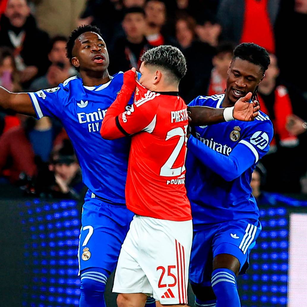 En la imagen se ve la situación entre Prestianni y Vinícius durante el encuentro entre Benfica y Real Madrid. FOTO GETTY