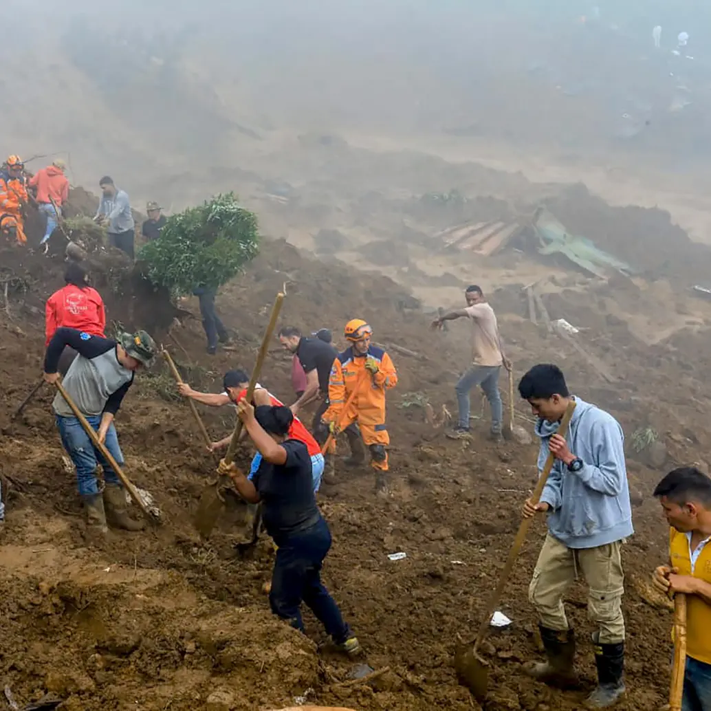 Deslizamiento de tierra en la vereda Granizal del municipio de Bello que dejó afectados sectores como El PInar y Altos de Oriente. Foto: Esneyder Gutiérrez Cardona