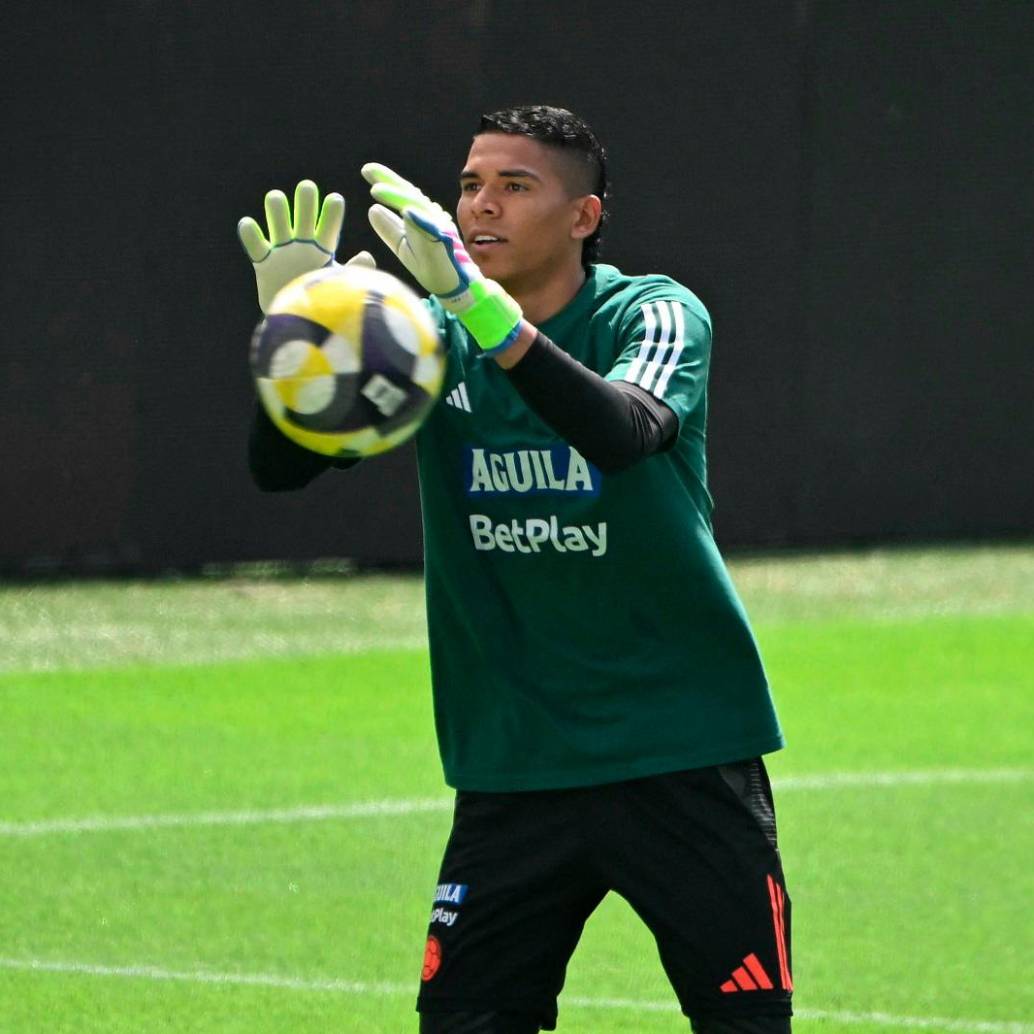 Kevin Mier fue el arquero titular de la Selección Colombia en los partidos contra Perú y Argentina por eliminatorias, cuando Camilo Vargas no pudo atajar porque se recuperaba de una cirugía de rodilla. <span class="mln_uppercase_mln">FOTO</span> <b><span class="mln_uppercase_mln">afp</span></b>