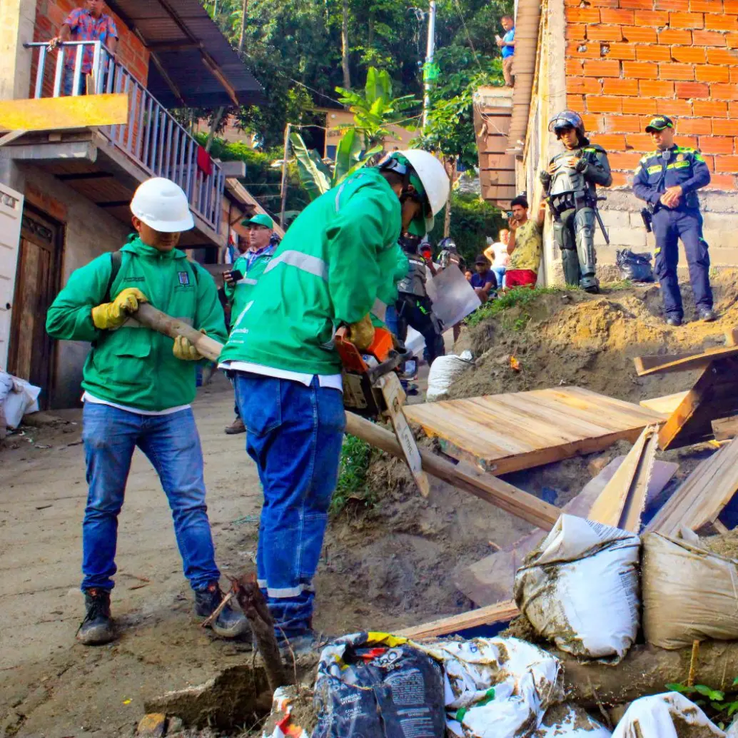 Construcciones ilegales demolidas por la Alcaldía de Medellín. FOTO: ALCALDÍA
