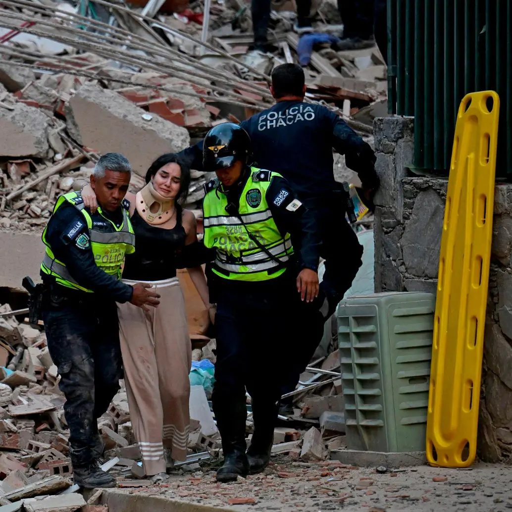 No solo en medios sino también en redes sociales aparecen constantemente las angustiantes imágenes sobre la tragedia en Venezuela. FOTO AFP