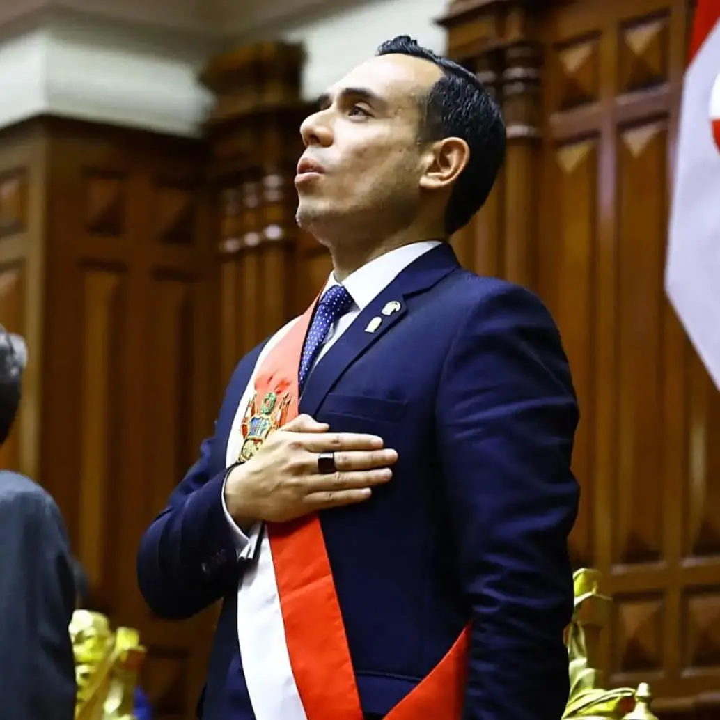 José Jerí Oré asumió la presidencia del Perú tras la vacancia de Dina Boluarte, en medio de denuncias judiciales y una profunda crisis política. FOTO: AFP.