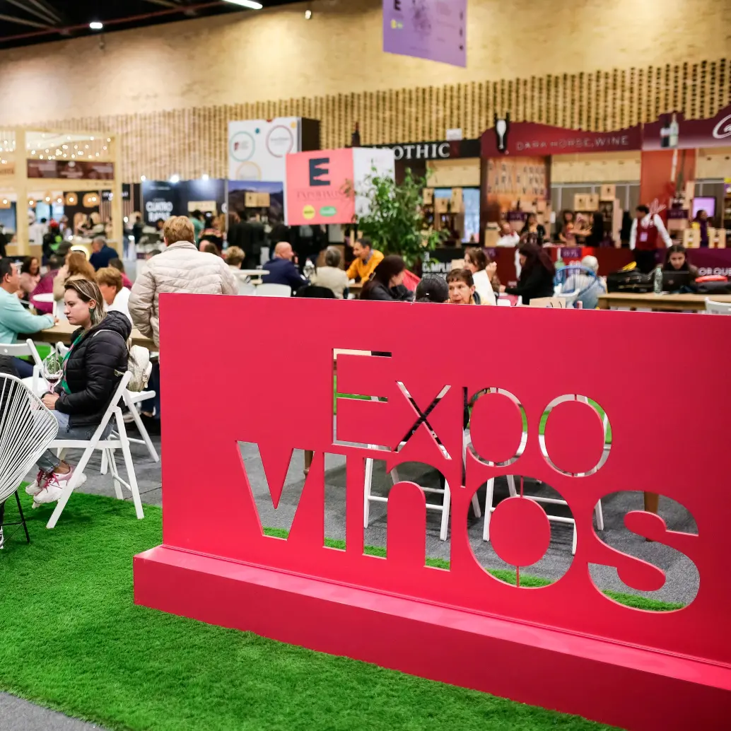 Los vinos ganadores del concurso se convierten cada año en una referencia de consulta, formación y guía de compra para los amantes del vino en el país. Foto Colprensa. 