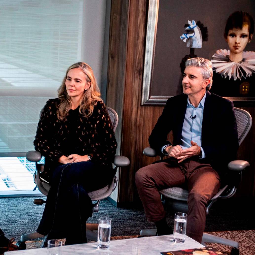 De izquierda a derecha: Ricardo Jaramillo, presidente de Grupo Sura; Juana Llano Cadavid, presidenta de Suramericana, e Ignacio Calle, presidente de Sura Asset Management. FOTO JULIO CÉSAR HERRERA