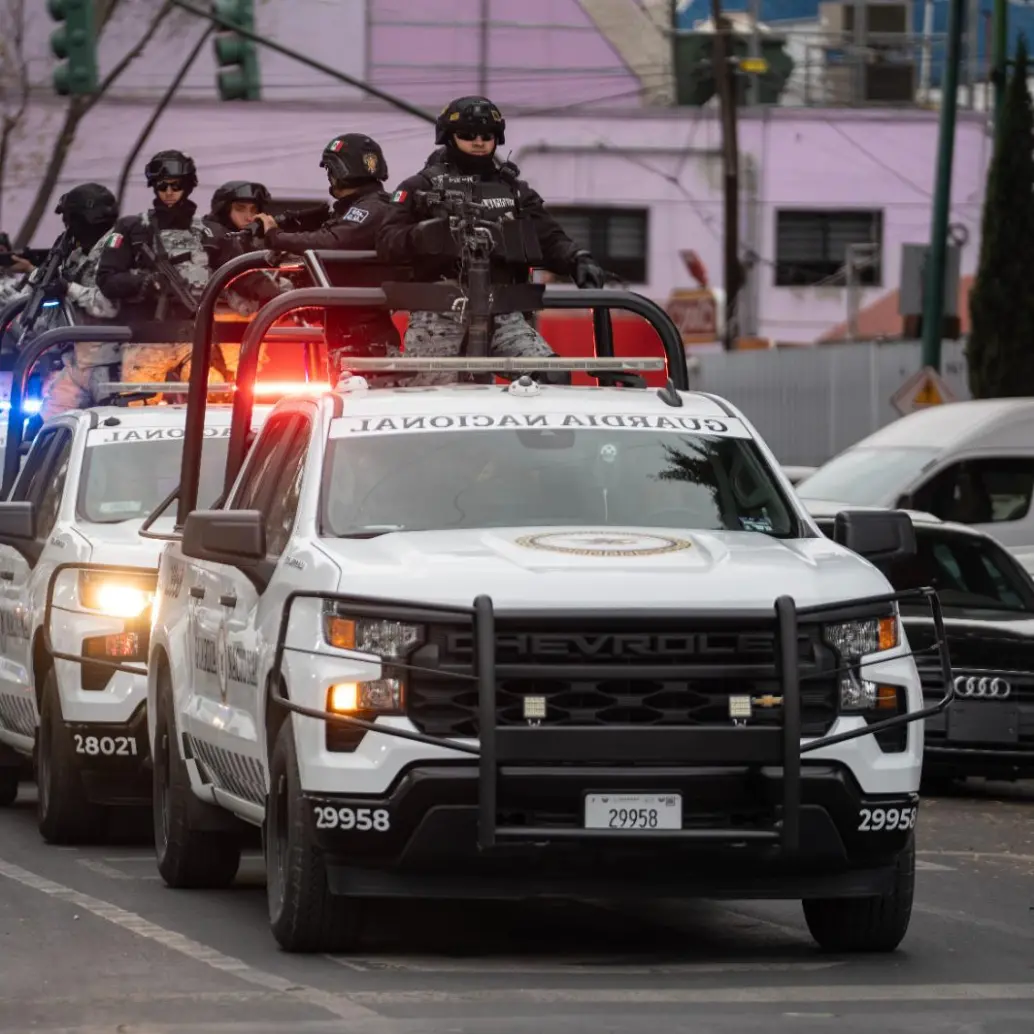 Operativos de seguridad en Jalisco dejaron 41 capturados tras disturbios por la muerte de “El Mencho”. FOTO: Getty Images. 