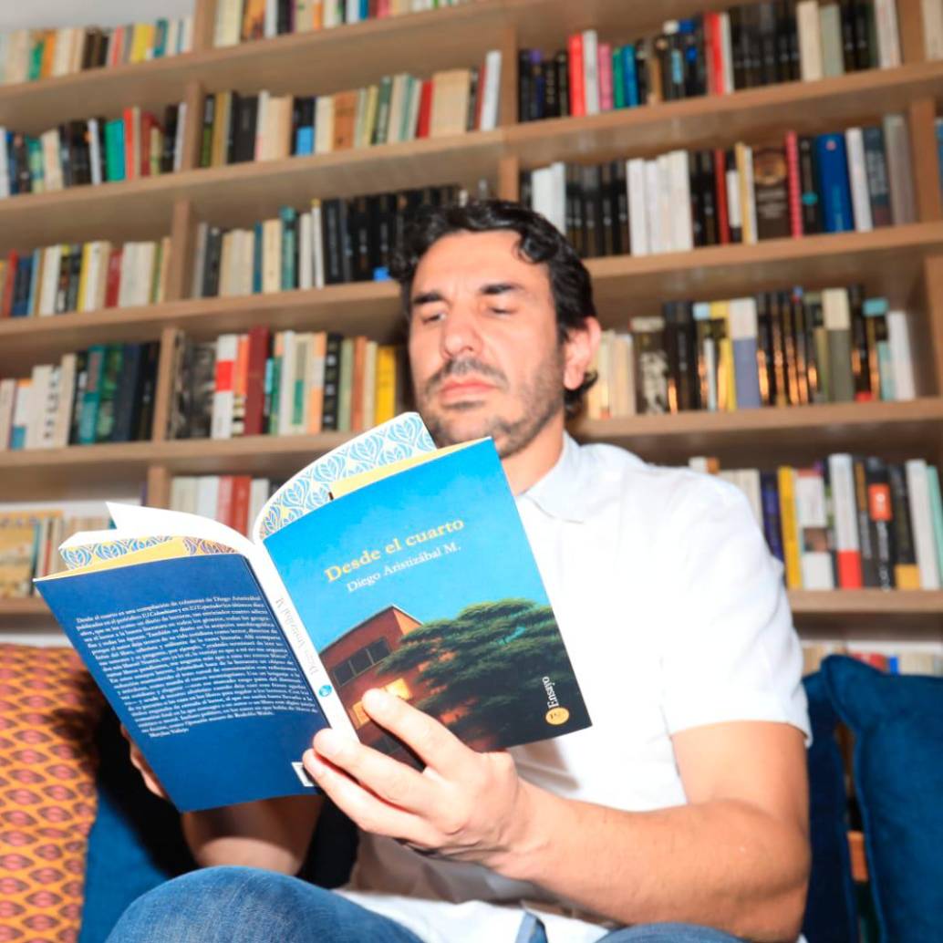 Desde hace una década, Diego Aristizábal escribe reseñas literarias en las páginas de opinión de este diario.<span class="mln_uppercase_mln"> Foto: Esneyder Gutiérrez </span>