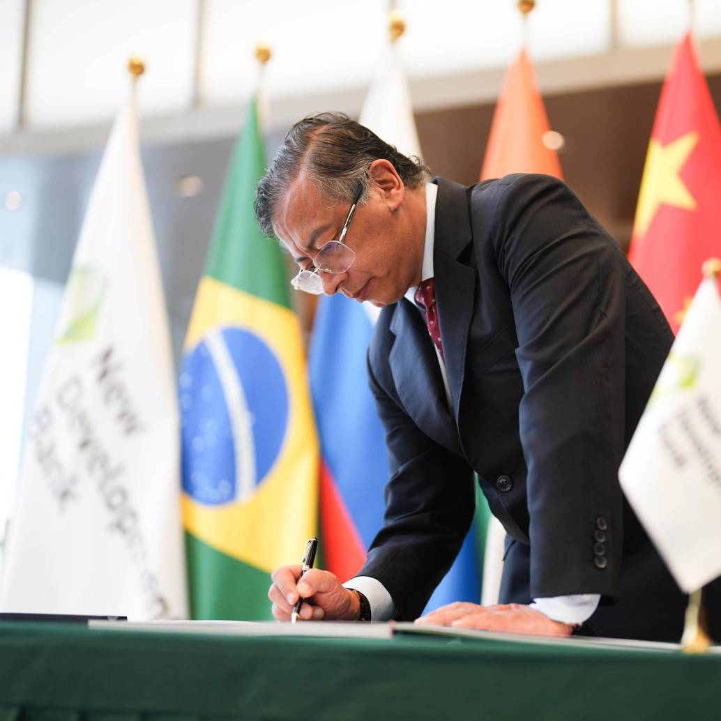 El Gobierno del presidente Gustavo Petro argumenta que la solicitud de Colombia para unirse al banco de los Brics marca un paso estratégico hacia la diversificación de las fuentes de financiamiento internacional. FOTO: Presidencia