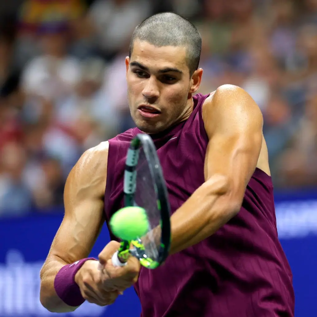 Nuevo look con el que Alcaraz llegó al US Open. Foto: Getty