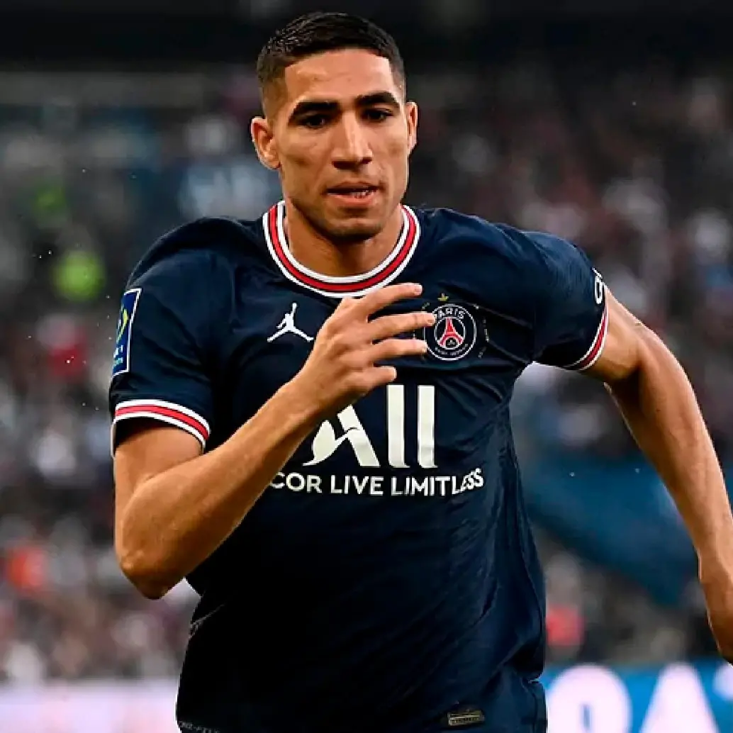 Achraf Hakimi, de 27 años de edad, es una de las figuras del PSG y referente de la selección de Marruecos. FOTO AFP