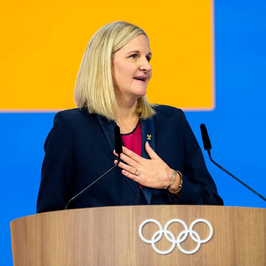 Kirsty Coventry tiene 41 años, fue nadadora y política zimbabuense. FOTO X-COC