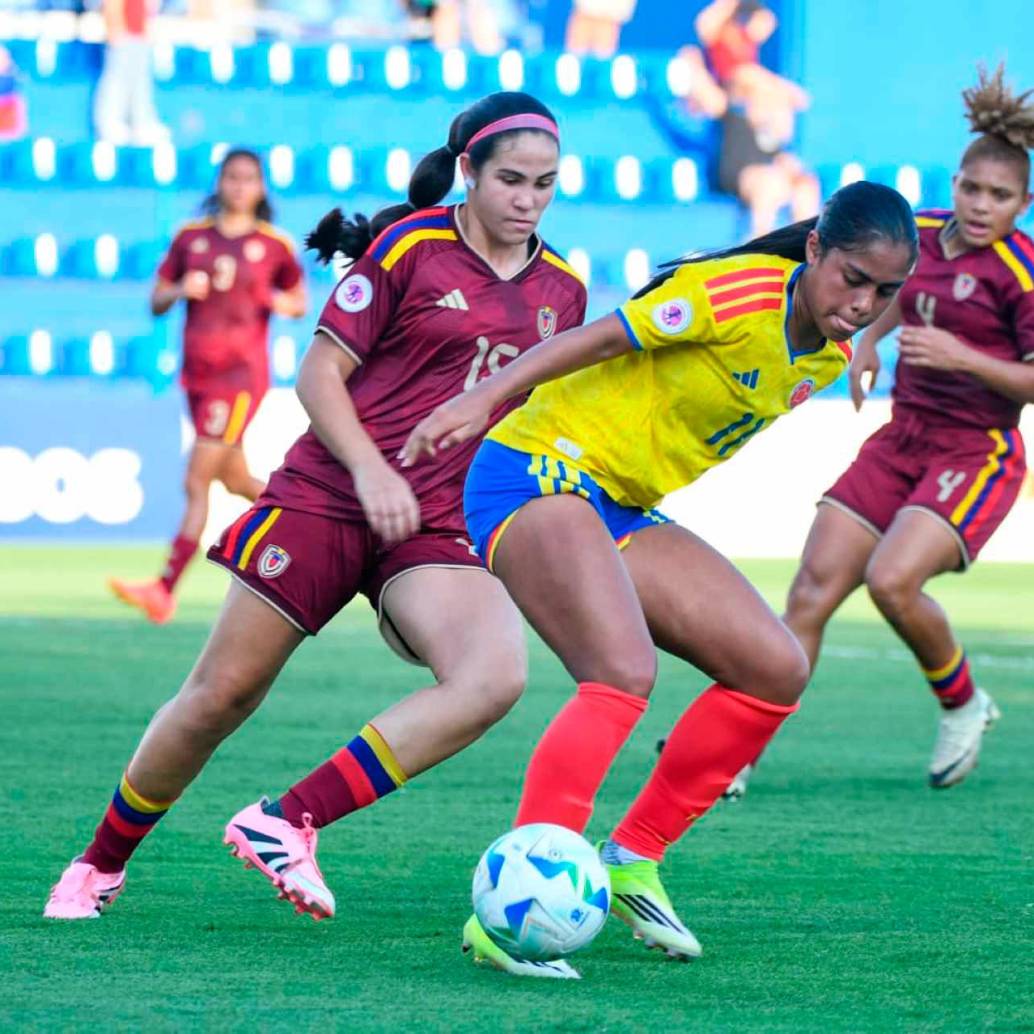 La delantera colombiana Maithé López marcó para la victoria ante Venezuela, y el equipo dirigido por Carlos Paniagua llega a cuatro puntos. FOTO CORTESÍA FCF
