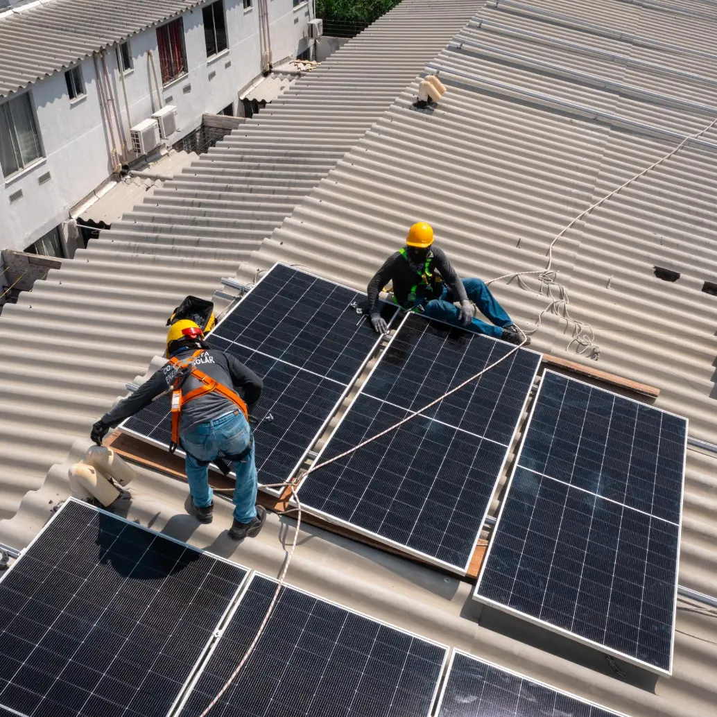 La resolución sustituye la reglamentación expedida este año e incorpora nuevos lineamientos para la administración de los recursos, la operación y el mantenimiento de los sistemas solares fotovoltaicos. Foto: Cortesía