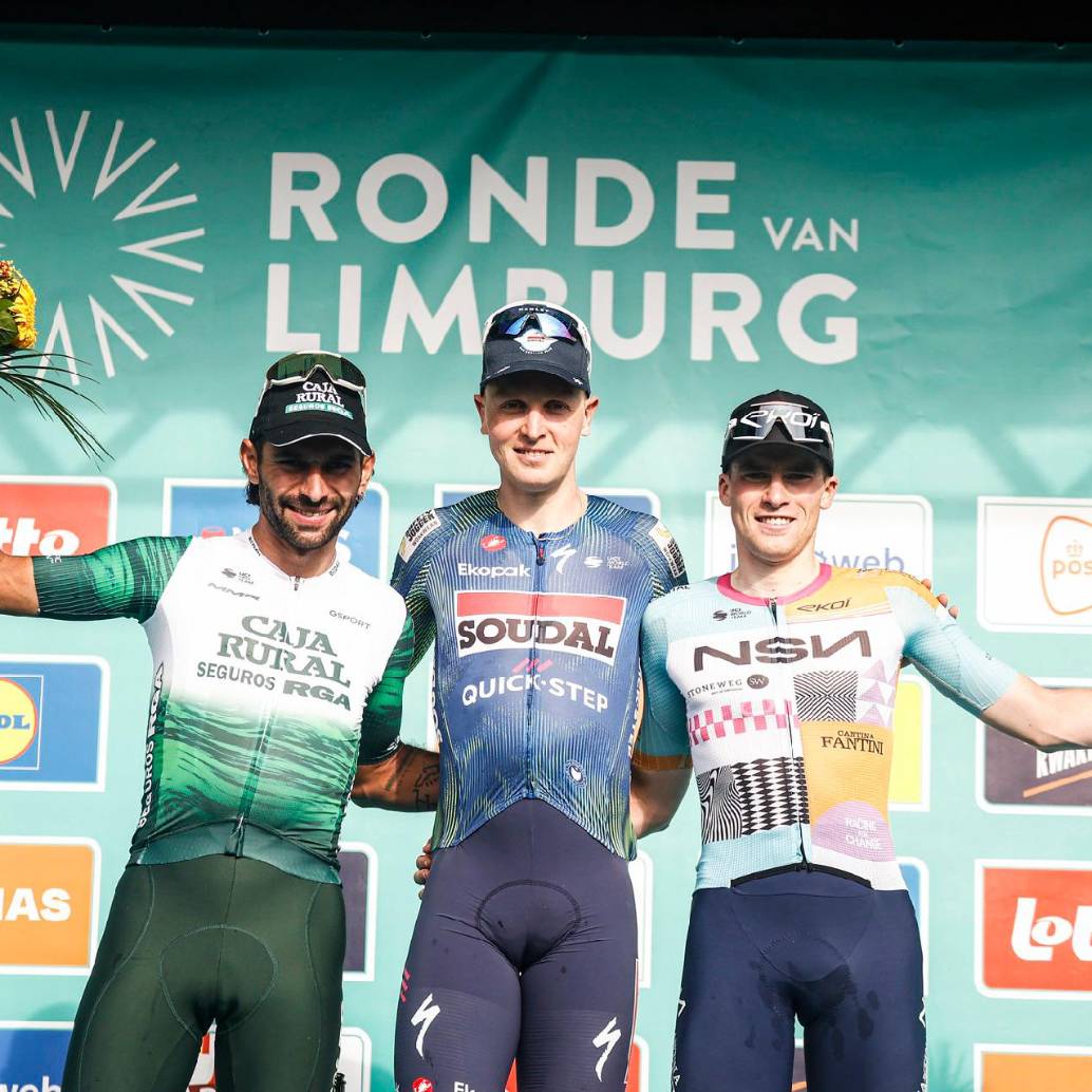 Fernando Gaviria (izquierda), uno de los mejores ciclistas en la historia de Colombia. FOTO X-CAJA RURAL