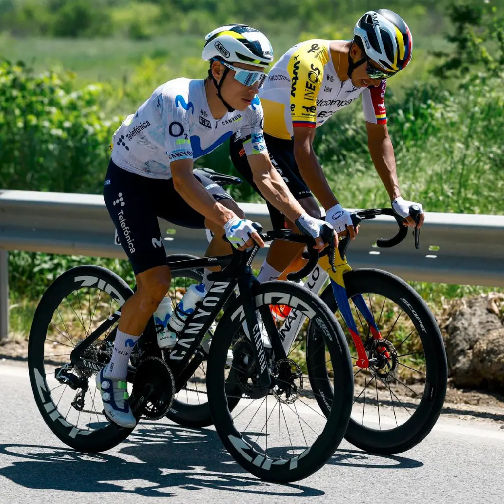 Egan Bernal y Éiner Rubio volvieron a ser los grandes protagonistas de Colombia en el Giro de Italia, demostrando jerarquía, regularidad y un enorme espíritu combativo a lo largo de las 21 etapas. FOTO X-MOVISTAR-@SprintCycling