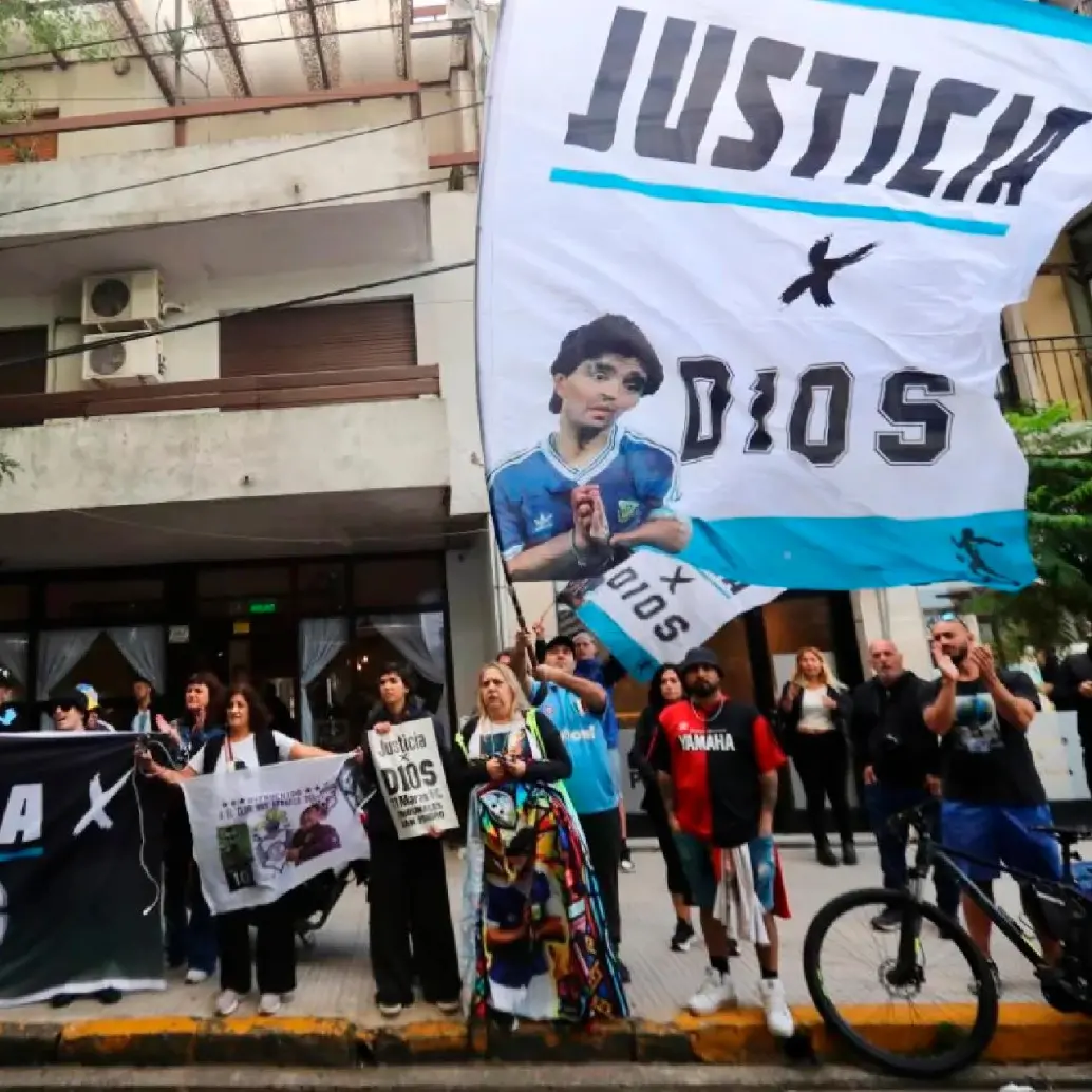 En Argentina siguen pidiendo justicia por la muerte de Maradona. FOTO AFP