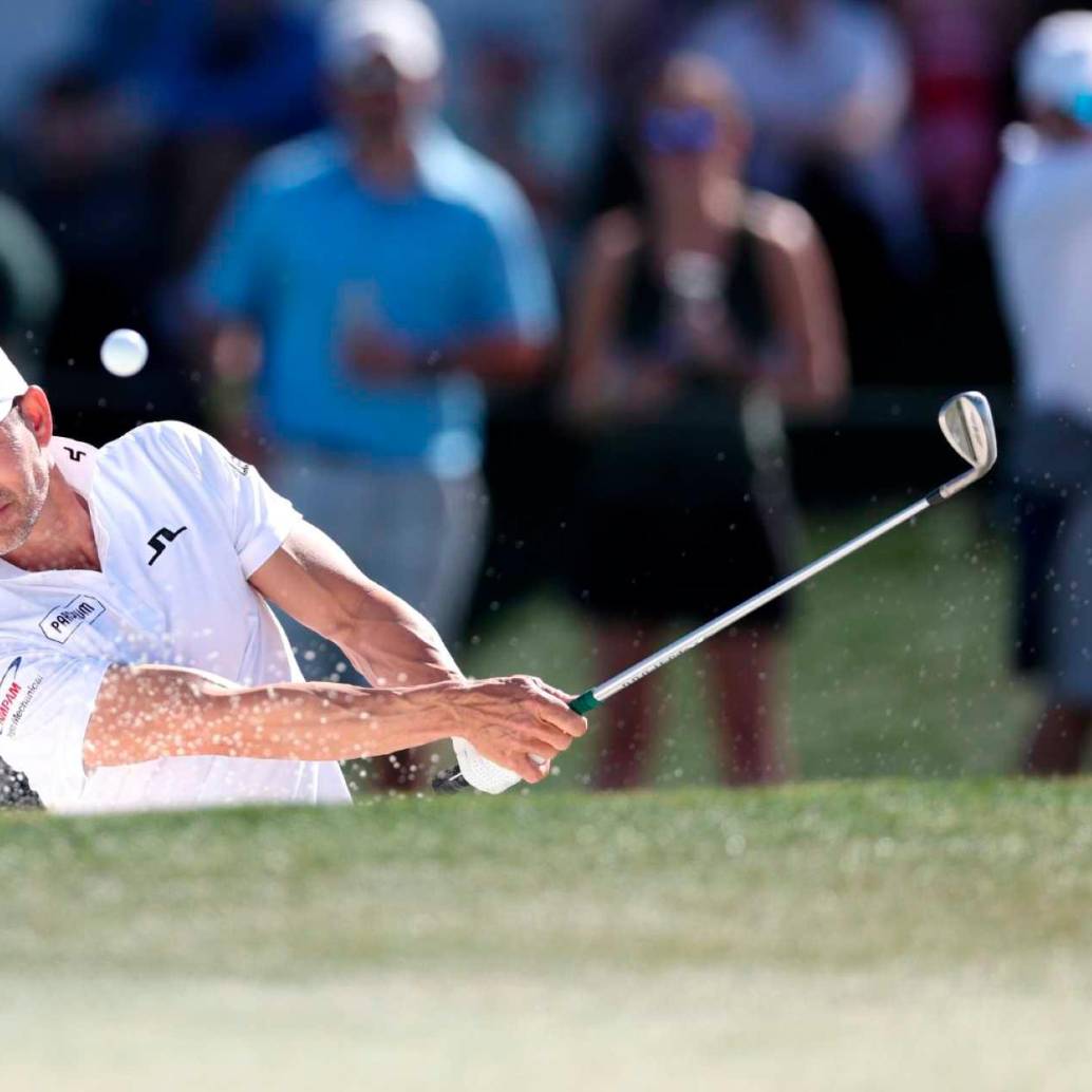 El golfista antioqueño Camilo Villegas realizó una de las jugadas más difíciles del golf profesional, lo logró en el John Deere Classic. FOTO GETTY 