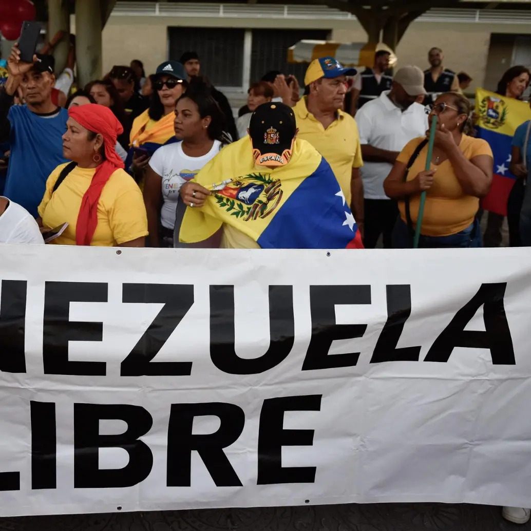 Venezolanos se congregaron en La Plaza de La Paz, para realizar una protesta pacífica en contra de la toma de posesión presidencial de Nicolás Maduro en Venezuela. Foto de archivo: Colprensa - Cristian Bayona