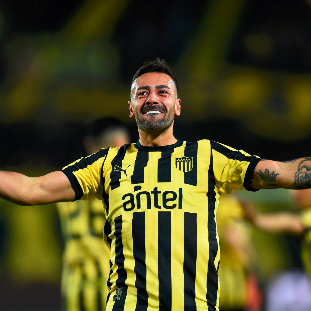 En la imagen aparece Facundo Batista cuando jugaba para Peñarol. FOTO AFP