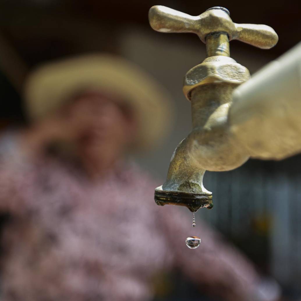 Imagen de referencia sobre la escasez de agua en algunos sectores de San Cristóbal. Foto: Manuel Saldarriaga Quintero