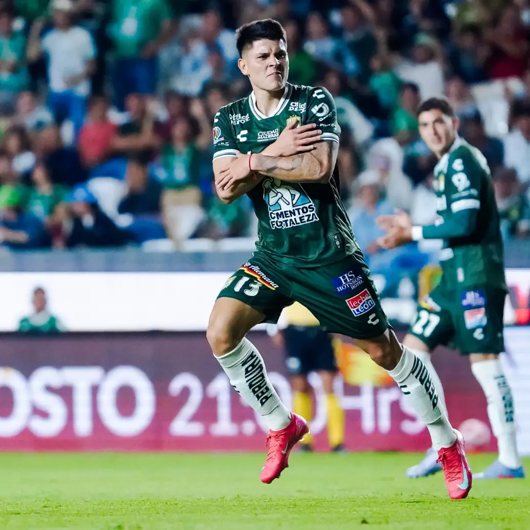 El antioqueño Daniel Arcila, de 22 años, llegó al León a cambio de 2.5 millones de dólares desde Enviado. FOTO: TOMADA DEL X DE @ClubLeonFc