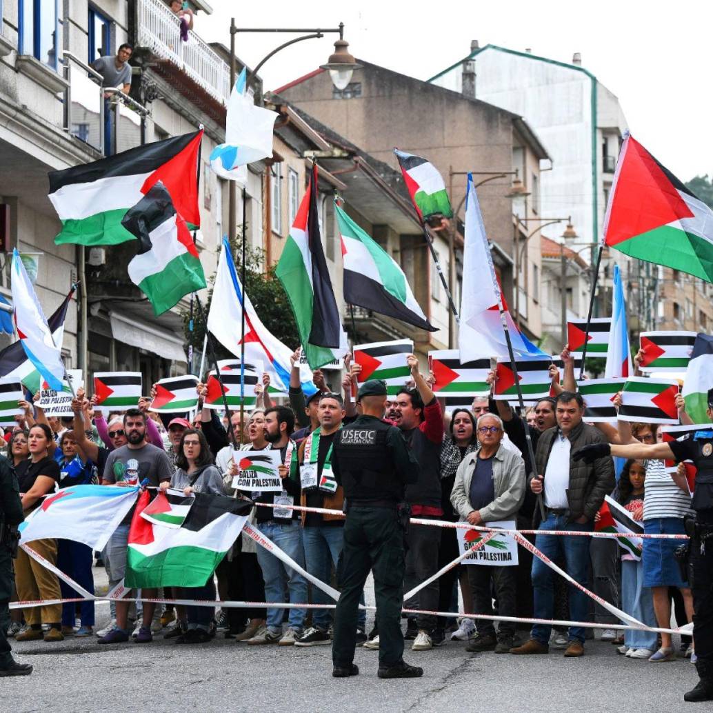 Las protestas en contra de la presencia del Israel Premier Tech en la Vuelta han distorsionado el desarrollo de varias etapas de la carrera ciclística. Foto: Getty Images