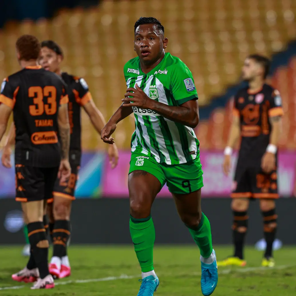No es la primera vez que Nacional juega a puerta cerrada; ya le ha tocado, como en este partido con Envigado. FOTO MANUEL SALDARRIAGA