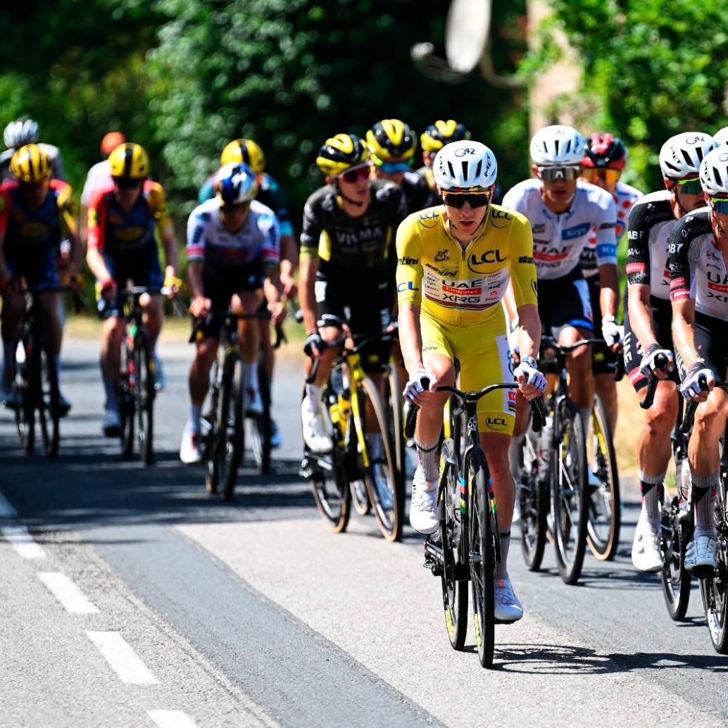 Tadej Pogacar mostró superioridad ante sus demás rivales en la primera semana del Tour. El esloveno apunta a su quinto título en la carrera. Suma 59 días vistiendo el maillot amarillo en la historia de la carrera francesa. FOTO GETTY