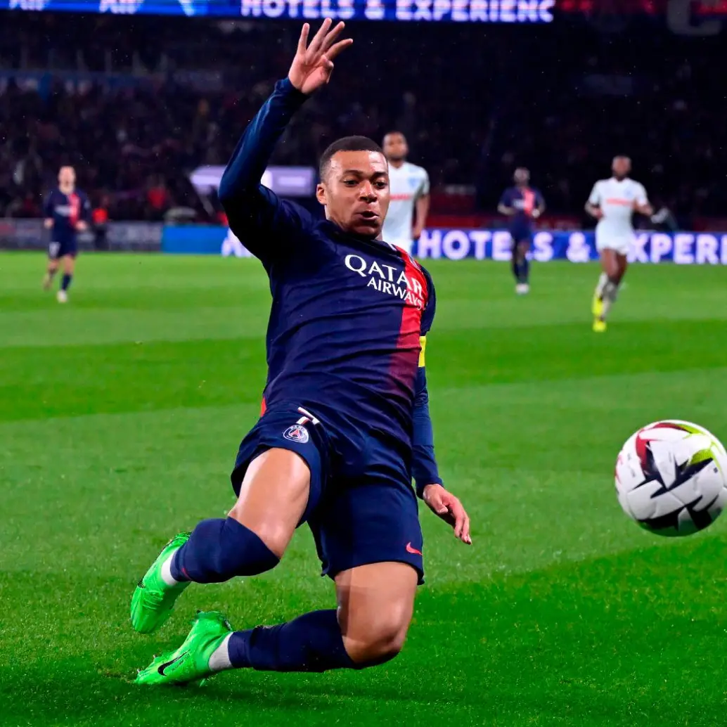 El pleito jurídico entre Kylian Mbappé y el PSG se intensifica, y ambas partes incrementan la cifra de indemnización. Foto: GETTY. 
