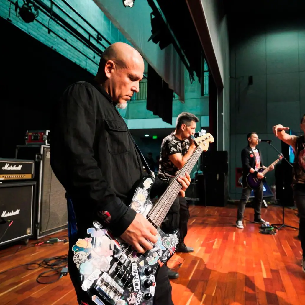 Las 70 bandas están divididas en siete categorías: punk, core, metal, rock, rap, ska y reggae, electrónica y alternativa. FOTO: Alcaldía de Medellín.