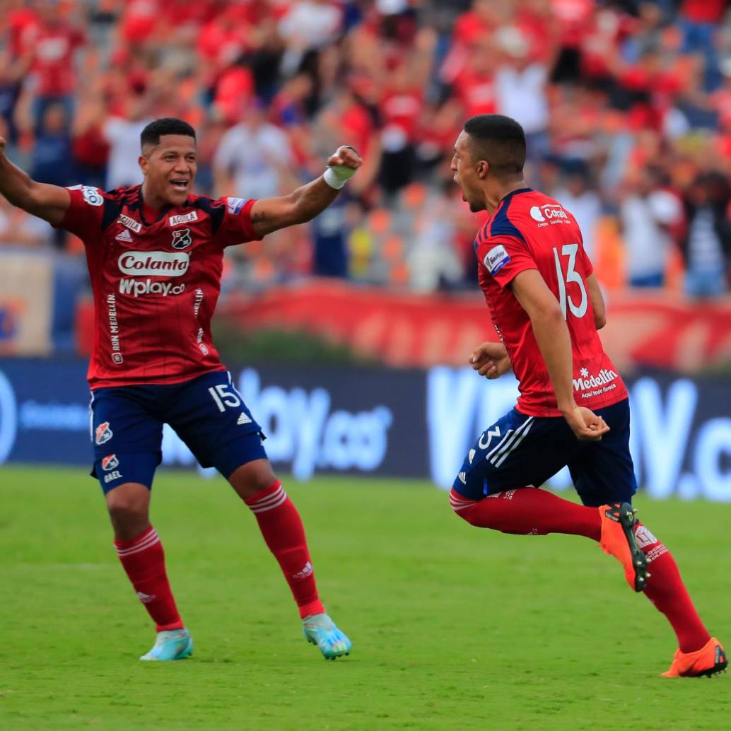 El volante Jaime Alvarado, habitual capitán del Medellín, es uno de los futbolistas que recibió amarilla contra Junior en Barranquilla. FOTO: JAIME PÉREZ