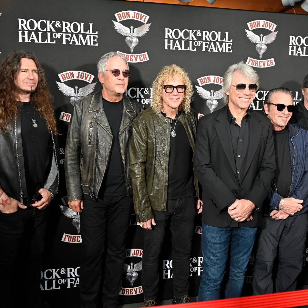 La banda de rock Bon Jovi tendrá una película biográfica que explorará sus inicios en Nueva Jersey y su ascenso a la fama internacional. FOTO: Getty