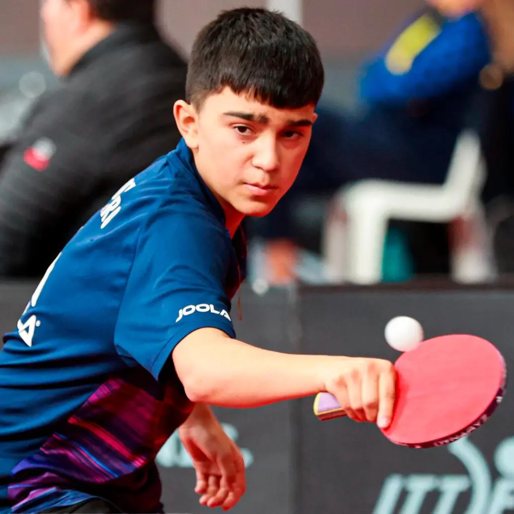 Emanuel Otálvaro causa sensación en el tenis de campo mundial. FOTO MANUEL SALDARRIAGA