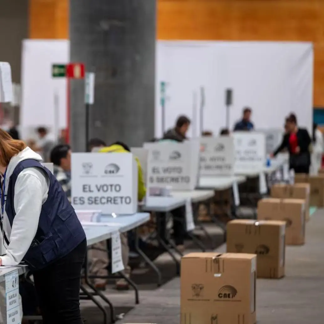 Desde las 7:00 a. m. hasta las 5:00 p. m. estarán abiertas las urnas en Ecuador para el referendo convocado por el presidente Daniel Noboa. Foto: redes sociales 