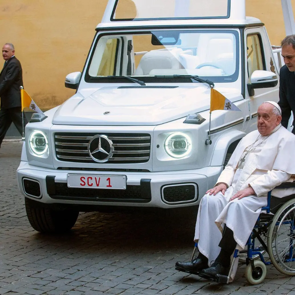 Durante su hospitalización, el papa Francisco continuó nombrando obispos y aprobando la canonización de nuevos santos. Foto: AFP