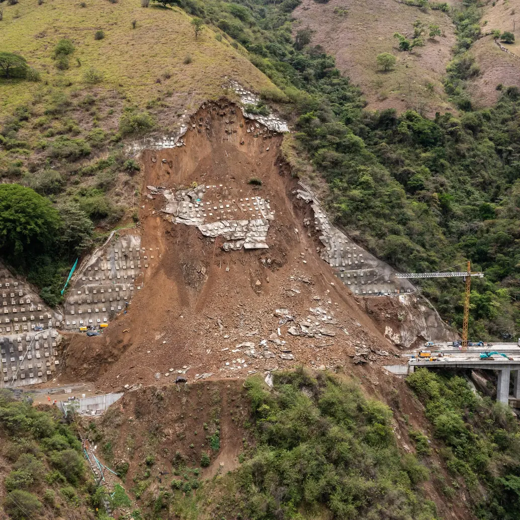 Hace seis años Pacífico 1 sufrió un derrumbe en La Sinifaná cuya responsabilidad no fue imputada al contratista. La solución vale más de $700.000 millones y aún está en lista de espera. FOTO Camilo Suárez