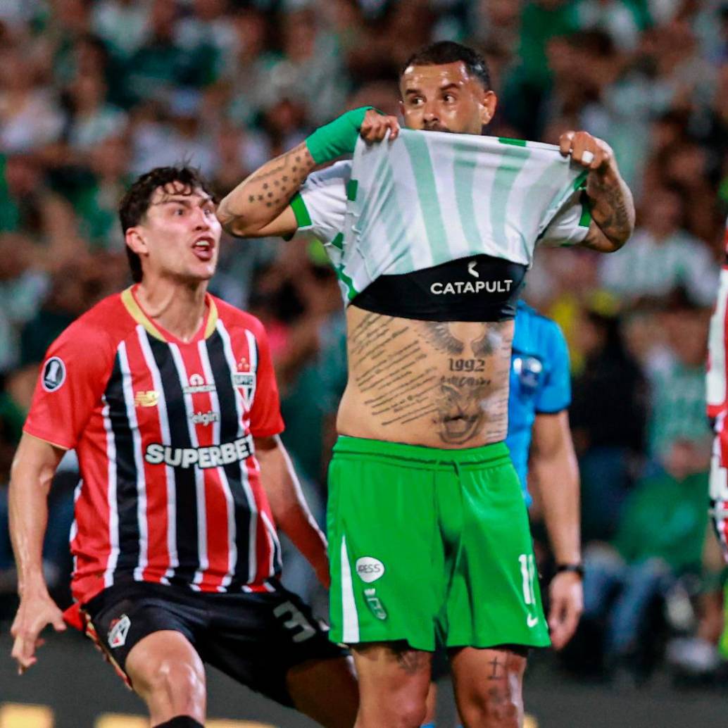 Edwin Cardona luego de errar su segundo penal en la noche. Foto: Manuel Saldarriaga.