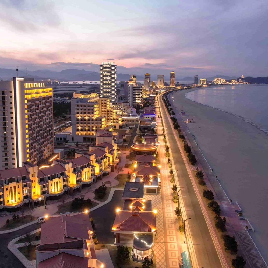 Vista aérea del complejo turístico Kalma Coast en la ciudad de Wonsan, Corea del Norte. FOTO: Cortesía Agencia estatal KCNA, AFP
