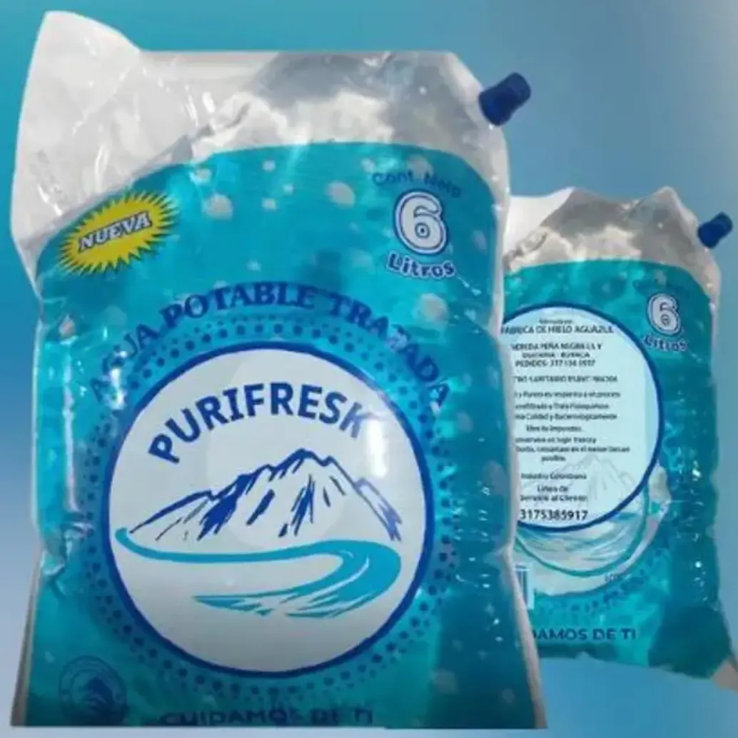 Por circular con un registro sanitario vencido, el agua potable tratada marca “PURIFRESK” ha sido declarada como producto fraudulento por el Invima. FOTO: Invima