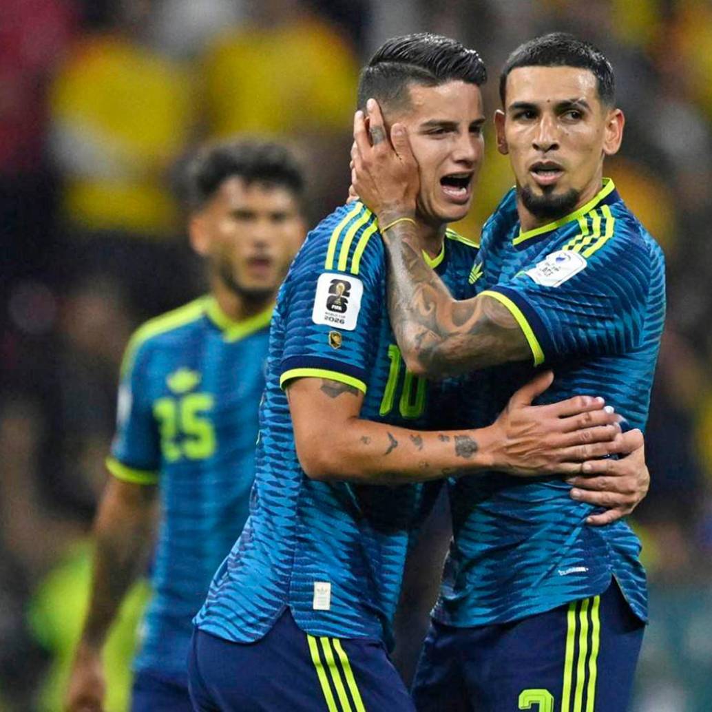 Daniel Muñoz en su festejo, tras el gol, con James Rodríguez. FOTO JUAN ANTONIO SÁNCHEZ