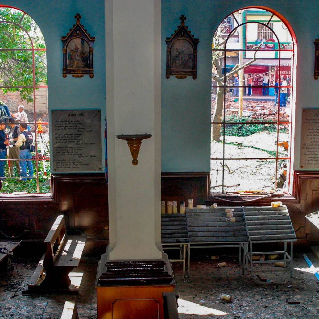 El atentado destruyó vitrales y otros elementos traídos desde Italia y que en su conjunto convirtieron la iglesia en patrimonio. FOTO: Manuel Saldarriaga