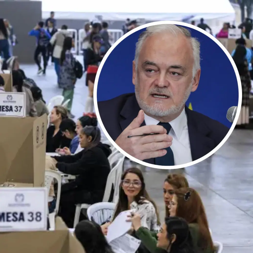 El jefe de la delegación, Esteban González Pons, calificó el proceso como “ordenado, tranquilo y fluido”, destacando que el sistema manual y trazable del país ofrece plenas garantías democráticas. FOTO: Colprensa 