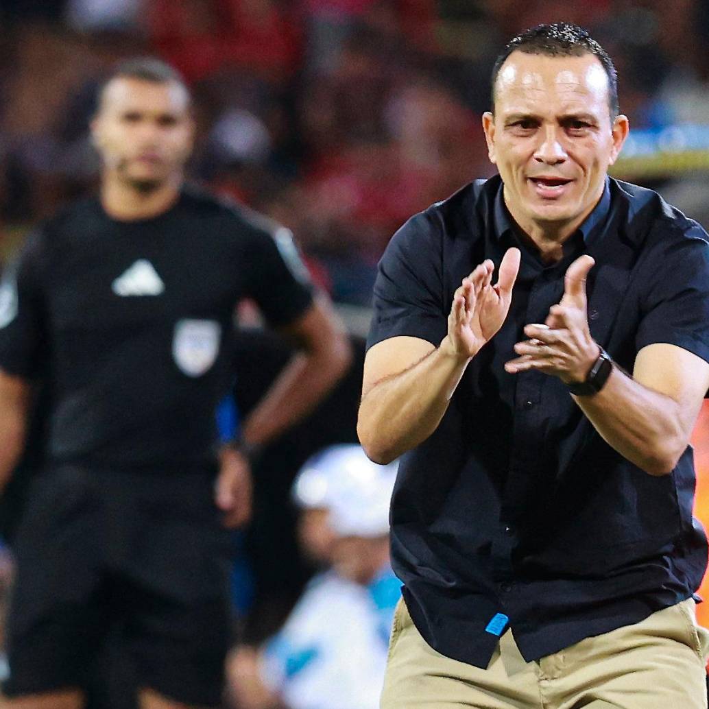 El entrenador antioqueño Alejandro Restrepo ha llevado al cuadro rojo a dos finales desde que asumió el cargo. Foto: Manuel Saldarriaga