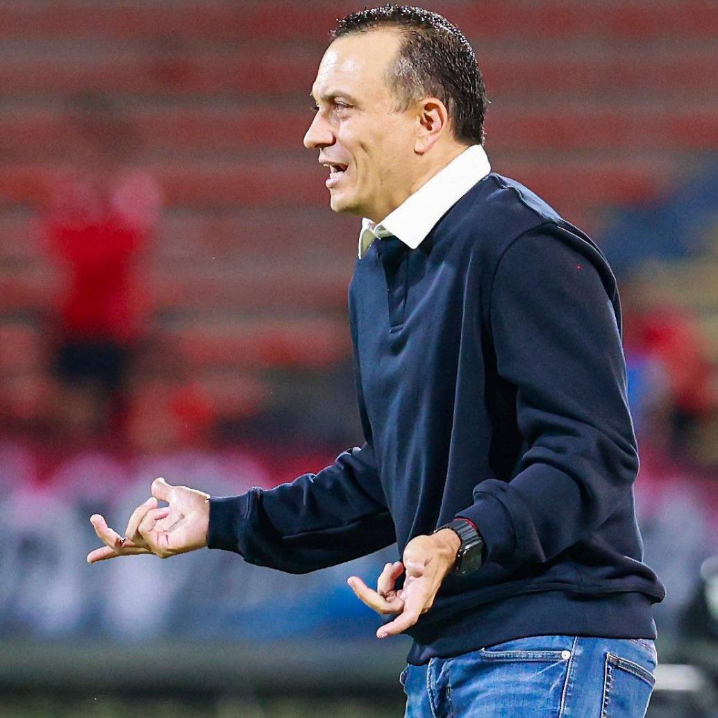 El entrenador antioqueño Alejandro Restrepo está al frente del Medellín desde el 7 de agosto del 2024. Foto: Manuel Saldarriaga
