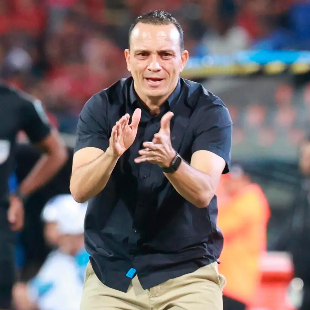 El entrenador Alejandro Restrepo llegó al Medellín el 7 de agosto del 2024. Busca su primer título con el cuadro antioqueño. Foto: Manuel Saldarriaga