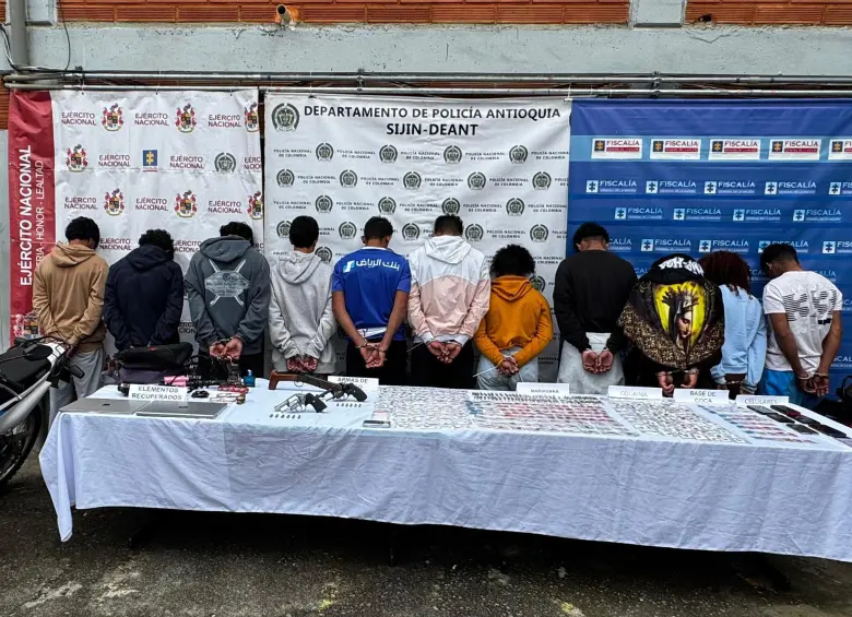 Los detenidos de El Mesa por las autoridades de Rionegro. FOTO: Cortesía