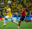 Duelo entre Brasil y Colombia en Fortaleza, el 4 de julio de 2014, por los cuartos de final de la Copa del Mundo. Los auriverdes vencieron por un apretado 2-1. En la acción, Neymar y Camilo Zúñiga. FOTO Archivo-Colprensa