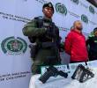 En el allanamiento que se hizo en una casa de la comuna 8, además de la captura de “Huelillo”, las autoridades incautaron dos armas de fuego y munición. FOTO: POLICÍA