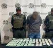 En medio de los registros a personas en el operativo capturaron a un hombre que tenía un arma de fuego modificada para aumentar su letalidad y más de $4 millones en billetes que serían falsos. FOTO Cortesía Meval